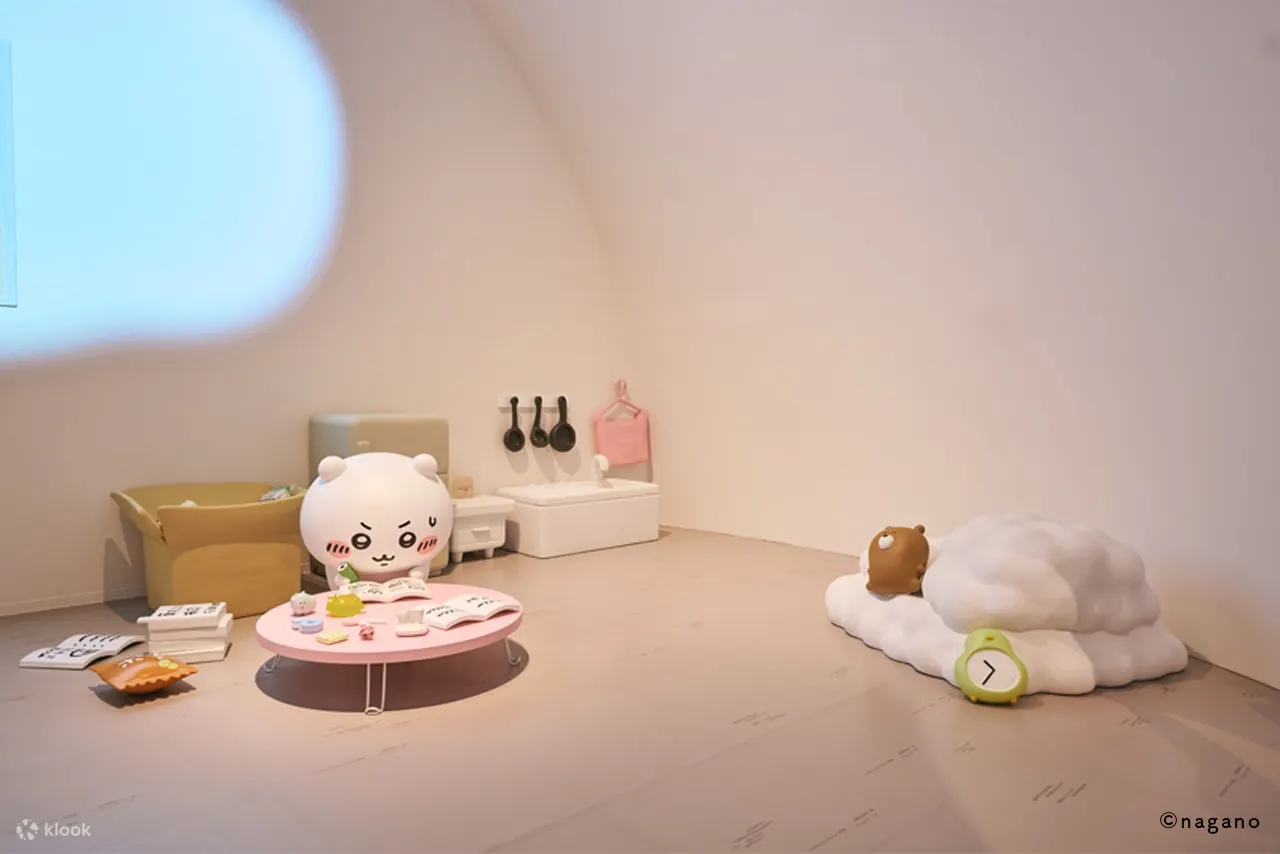 Children interacting with Chiikawa characters at the park