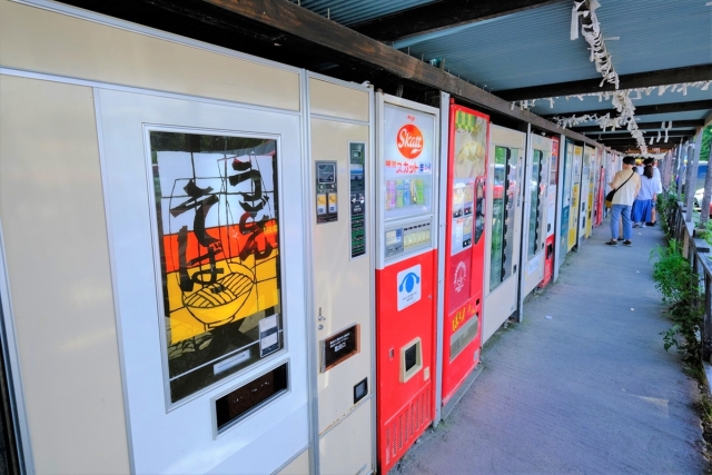 Retro vending machines at Used Tire Market Sagamihara