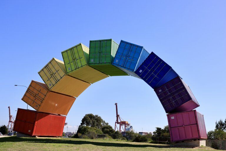 Beyond the Arch: The Secret Playground & Easy Parking for Your Containbow Visit