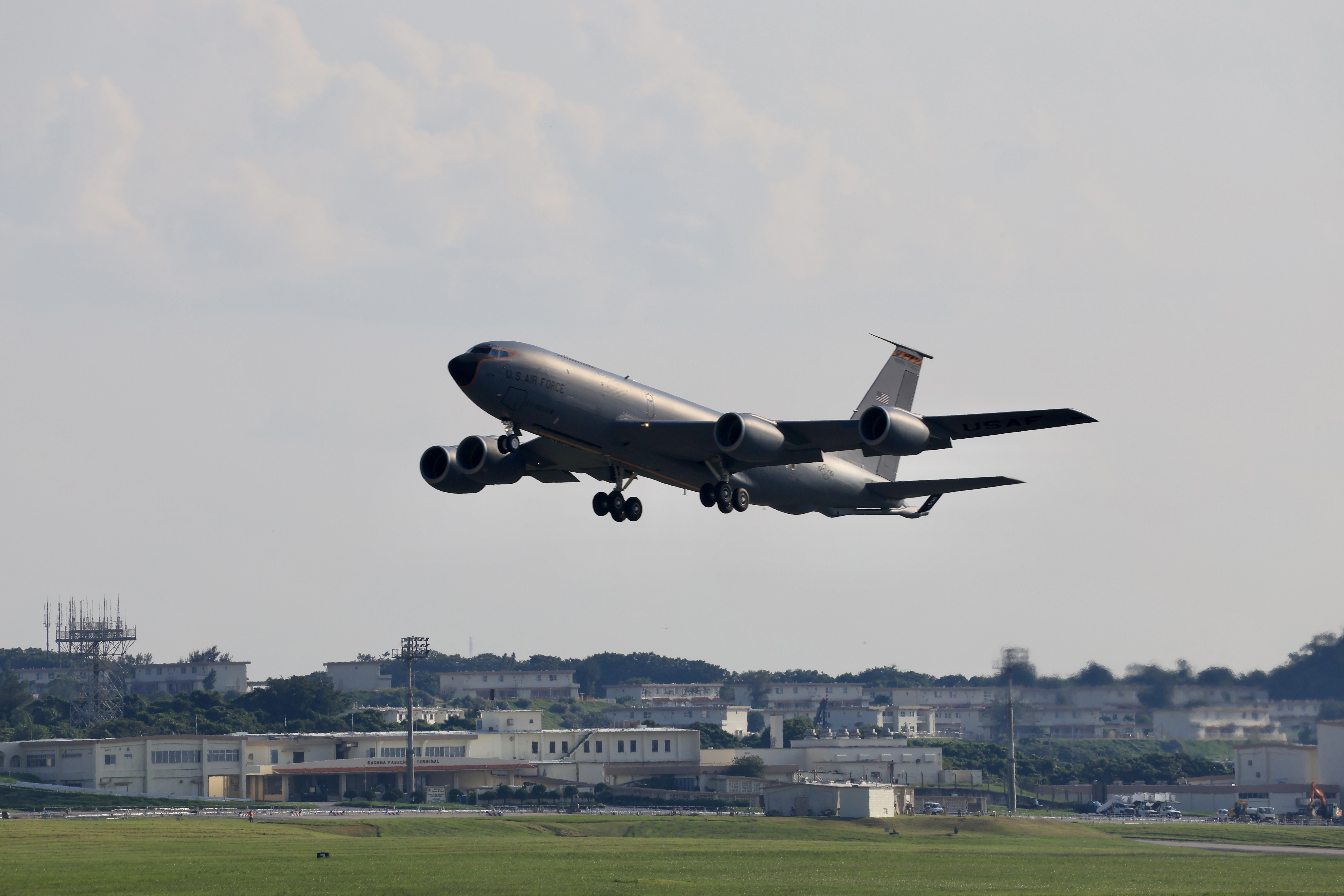 Cargo plane landing