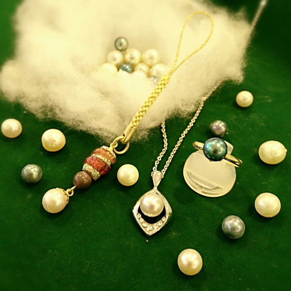 Display of pearl jewelry